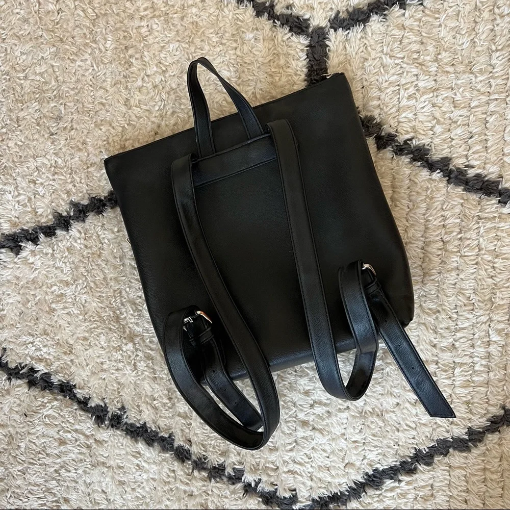 Black Pebble Vegan Leather Backpack * Co-lab * GUC - Picture 5 of 8